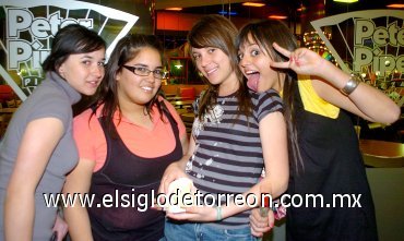 09032008
Ale Camacho, Cristy González, Valeria Martínez y Anafer Ceniceros.