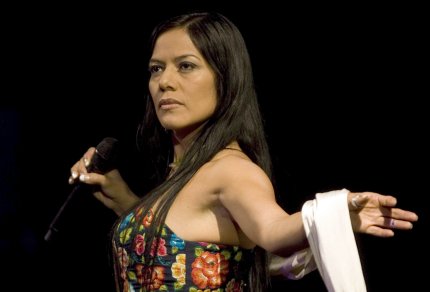 La cantante Lila Downs participó en la ceremonia de la 50 entrega de los premios Ariel.