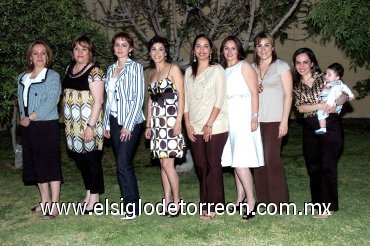 19032008
Aidé con sus amigas Elvia, Olga, Tita, Zahy, Ale, Rosa Martha, Marcela, Sofía y Nicolás.