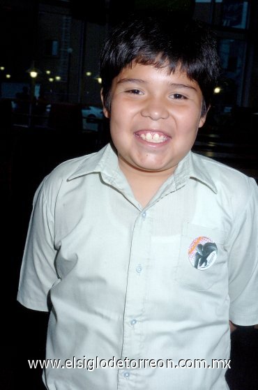 16032008
Édgar Jesús Silva disfrutando de un cumpleaños.