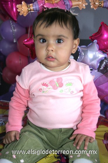 16032008
Isabella Rojas Quintero durante su piñata por su primer año de vida.