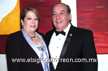 16032008
Blanca de Domínguez y Raúl Domínguez, padres del novio.