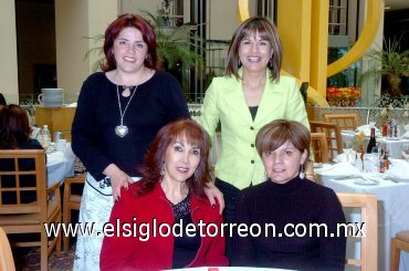 13032008
Laura de Robles, Claudia de Mascorro y Lydia de Orozco, en el cumpleaños de Paty Alburquerque.