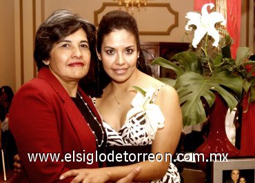 25032008
María Guadalupe Narro Barrios, junto a su mamá Martha Alicia Barrios Valenzuela.