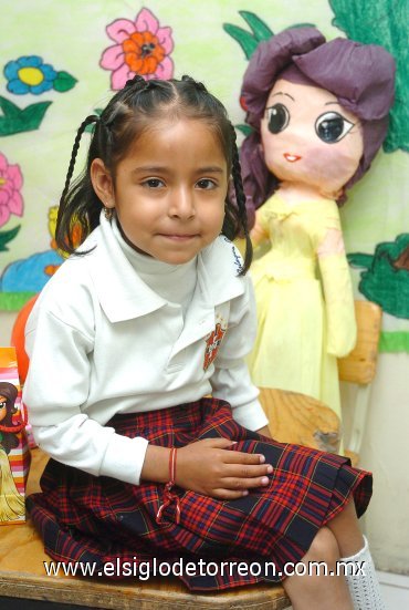 24032008
Karen Yuridia Hernández Morillón, en su fiesta de cumpleaños.