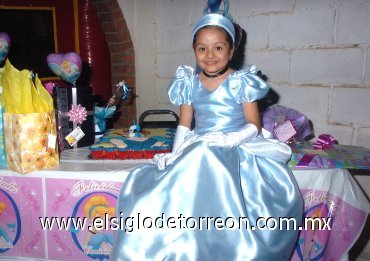 24032008
La princesita Marylin Silos Montellanos, en su mágica fiesta de cumpleaños.