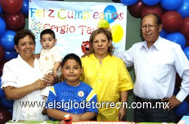 24032008
Rosa de Aguilar, Armando Aguilar, Aracely Aguilar y José Armando Aguilar en el festejo de primer cumpleaños de Sergio Tadeo García Aguilar.
