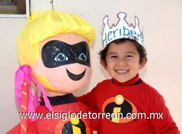 25032008
Heriberto Gutiérrez Trasfí, festejó como un rey su cumpleaños.