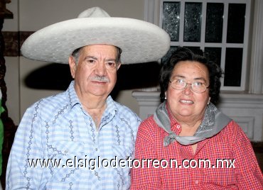 24032008
Don Rigoberto muy bien acompañado de su esposa Carmen Pinedo de Becerra.