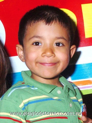 23032008
Diego Hernández Cuéllar, festejando sus seis años con una gran fiesta de cumpleaños.