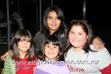 27032008
Daniela Estrada, Cecy Herrera, Regina y Marcela Hernández.