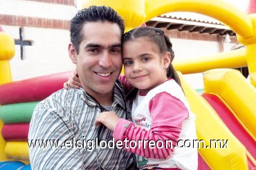 27032008
Rafael Bustos González y su pequeña hija Isaura Ivonne Bustos García.