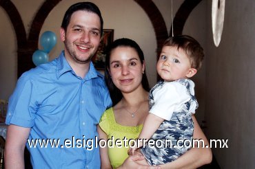 28032008
Karla González de Alemán, Aurelio Alemán y Diego Alemán.