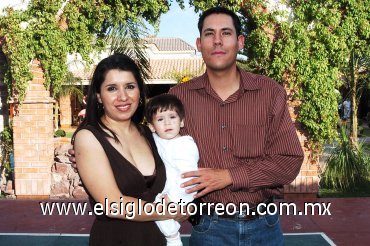 28032008

Rolando David Orozco Valenzuela, fue festejado con motivo de su primer cumpleaños por sus papás Rolando Orozco y Berenice de Orozco.