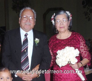 27032008
Alejandro Ramos y María Francisca Soto, celebraron 40 años de casados.