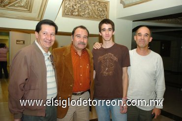 23032008
Eliazar López, Jesús Hernández, Arturo Jr. y Arturo Martínez.