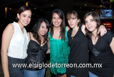 20032008
Stephanie López celebró su cumpleaños acompañada de Sonia Rosell, Mayra Fischer, Andrea Villalobos y Magui Sánchez.