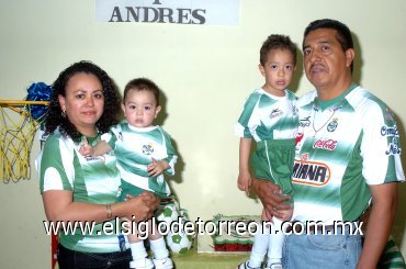 31032008
Elfego Arellano y Leticia Martínez de Arellano festejaron los cumpleaños de sus