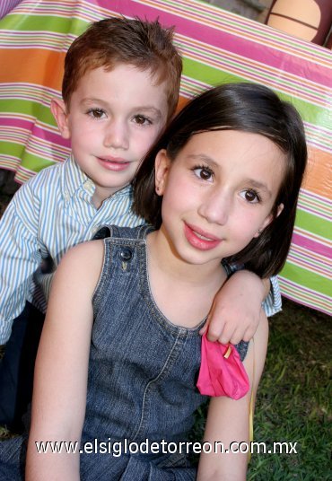 31032008
Jaime y Luisa Aguilera López el día que cumplieron cinco y ocho años respectivamente.