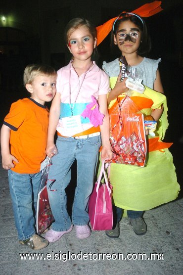 31032008
Luis Alberto y Ana Cristina González y Ana Cristina Treviño.