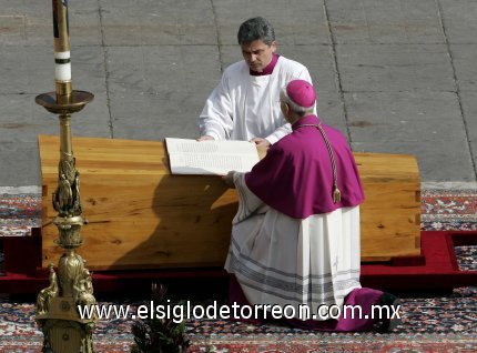 El 'Papa viajero' cosechó el reconocimiento desde los cinco puntos cardinales y tanto las personalidades políticas como los líderes religiosos alabaron su figura pacifista y su disposición al diálogo con otras religiones.