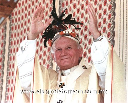 El 14 de noviembre del 2002 visitó el parlamento italiano, la primera vez que el jefe de la Iglesia Católica lo hacia en 150 años. Su discurso se centró en el terrorismo internacional y la globalización; y fue tan elocuente que al verlo por la televisión el mafioso italiano Benedetto Marciante, capo de la Cosa Nostra y acusado de homicidio y de extorsión, se entregó a la policía romana. A partir de enero del 2003, las meditaciones, pensamientos e inquietudes del papa, pueden ser escuchadas por los fieles a través de los teléfonos móviles en Italia.