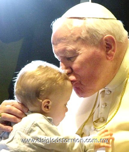 Juan Pablo II mostró su amor con los niños.
El Papa Juan Pablo II realizó un milagro cuando se encontró con un niño mexicano que tenía leucemia en 1990 y lo curó, sostienen un sacerdote y familiares del joven que actualmente tiene 19 años.