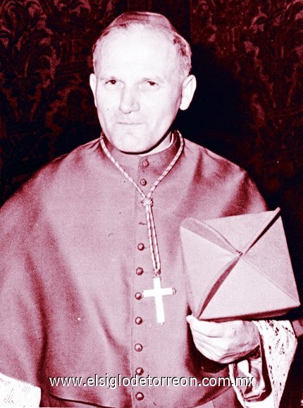 A los 9 años hizo la Primera Comunión, y a los 18 recibió la Confirmación. Terminados los estudios de enseñanza media en la escuela Marcin Wadowita de Wadowice, se matriculó en 1938 en la Universidad Jagellónica de Cracovia y en una escuela de teatro. continuó sus estudios en el seminario mayor de Cracovia, nuevamente abierto, y en la Facultad de Teología de la Universidad Jagellónica, hasta su ordenación sacerdotal en Cracovia el 1 de noviembre de 1946.