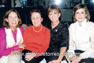 Isabel de Vicario, Angelina de Ruenes, Monse de Murra y Nury de Murra.