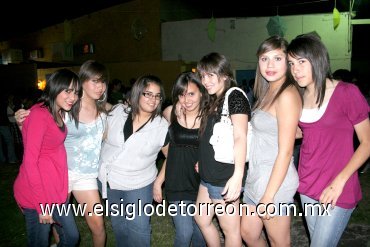 01042008
Mónica, Karen, Valeria, Mariel, Kareny, Ale y Marifer en una fiesta.