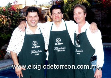 01042008
Tim, Héctor y Peyo, parte de los cumpleañeros.