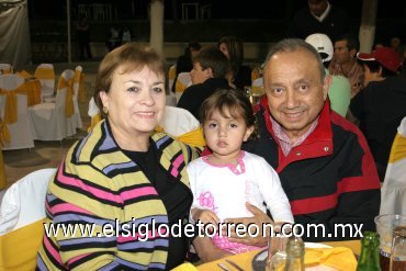 03042008
Manuel Gamboa, Rosalía de Gamboa y la pequeña Luciana.