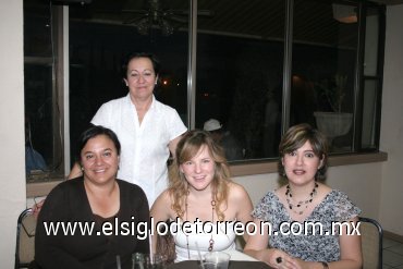 04042008
Lucy de Carrillo, Aurora Tenorio, Ale Montalvo, Rosa Elia de Montalvo.