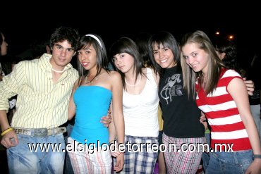 06042008
Axel, Itzel Samaniego, Mariana Félix, Ana Cristina Sosa y Valeria de la Garza.