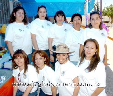 10042008
Cinthia Sánchez, Susana Camillo, Florencia González, Monse Zertuche, María Teresa Cruz, Patricia Hernández, Aracely López, Mely de Chávez y Emma de Raha, en un aniversario.