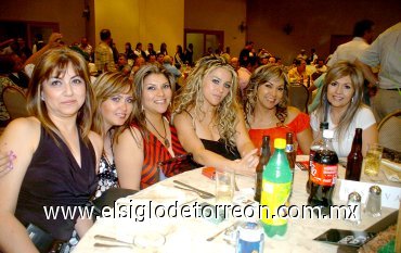 20042008
Gloria Wong, Analú Soto, Italia Isaís, Carmen Méndez, Marisa Madinaveitia y Gabriela, en reciente inauguración deportiva.
