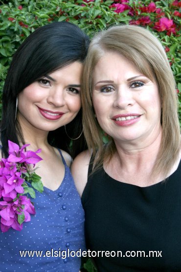 20042008
La novia y su mamá Thelma Quiñónez González.