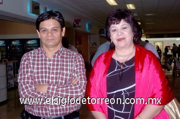 22042008
Llegaron de México los señores Antonio Macías y Norma Hernández.