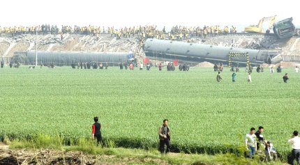 En 1997 tuvo lugar el accidente de tren más grave de China en los últimos años, con otra colisión por un error humano en la provincia central de Hunan que dejó 126 muertos y cerca de 200 heridos.
