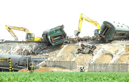 Se trata del segundo siniestro ferroviario registrado en Shandong este año, después de que otro tren arrollara a un grupo de obreros en enero, dejando 18 muertos y 9 heridos.