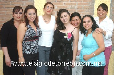 22042008
La novia y sus amigas Enny Romero, Zaide Zárate, Lourdes Villegas, Valeria de Hermosillo, Lourdes Agüero y Ana Luisa Ulloa.