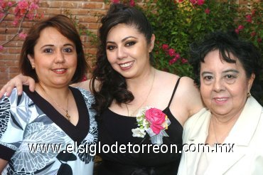 22042008
Su mamá María del Carmen López y su cuñada María Esther de López, fueron las anfitrionas del festejo de Mónica.