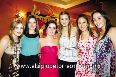 Adriana Suárez, Luisa Espada, Ana Cristina Diez, Vania Bracho, Ana Cristina Campos y Maru López.
