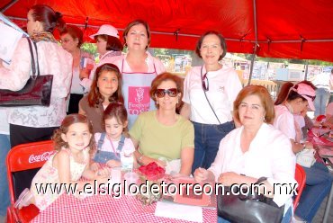 13042008
Paulina, Sofía y Karina Murra, Montse de Murra, Cristy Morales, Angelita de García y Elisa de Morales
