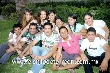 13042008
Pepe Ayup Barker en su fiesta de cumpleaños organizada por Rebeca Escobar donde lo acompañaron sus amigos Emmanuel, Alejandro, Jaaziel, Teo, Karina, Marisol, Hilda, Ivinne y Marisela; en el fraccionamiento Los Viñedos