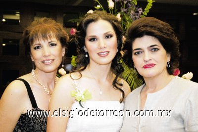 Radiante en su despedida
María Luisa Torres de Cepeda, Daniela Cepeda Torres y Lorena Núñez de Zermeño.