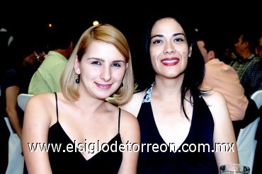 13042008
Ana Laura Sandoval y Gaby Martínez, en un acontecimiento escolar