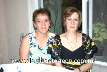 13042008
Tere Llamas de Vega y Caro Dillan de Estrada, asistentes a la fiesta que le organizaron a Nallely Martínez