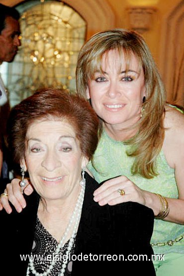 17042008
Emma Ayup de Abularach y su sobrina Violeta Ayup.