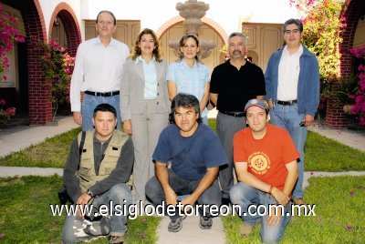 Ex Hacienda de Pedriseña, Patrimonio de la Humanidad
Gabriel Villalobos, Rocío Sotelo Alcaldesa de Cuencamé, Alma Mora de Villalobos, Alberto Ramírez Director INAH Durango, Edgar Urban de UNESCO, Balaam Gálvez, Rubén Durazo y José Luis Punzo, antropólogos.
